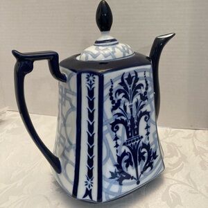Bombay Windsor  Vintage Blue and White Ceramic Teapot